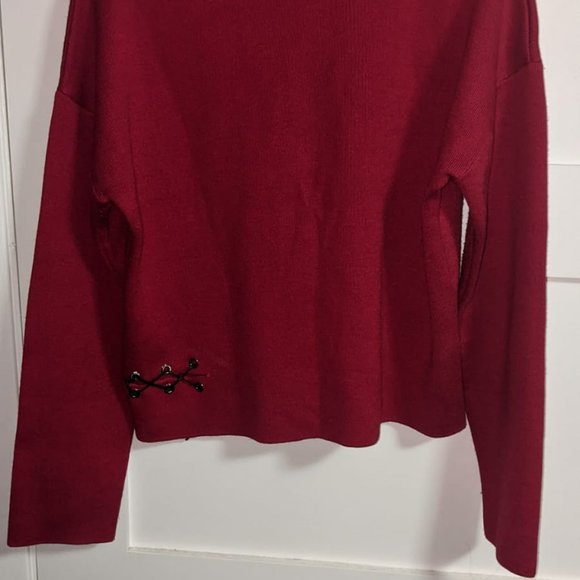 RED SWEATER, MEDIUM SIZE - Picture 2 of 2